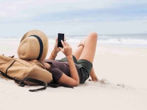 Vacances d’été : faut-il arrêter de communiquer ?