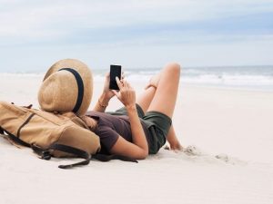 Vacances d’été : faut-il arrêter de communiquer ?
